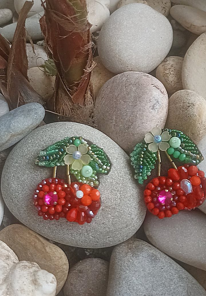 Broșă „Cireșe”