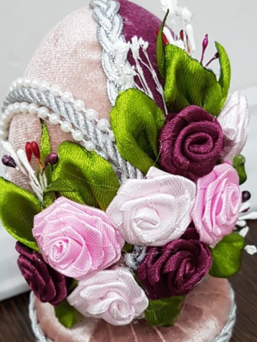 Ou de Paști (trandafirași din panglică)