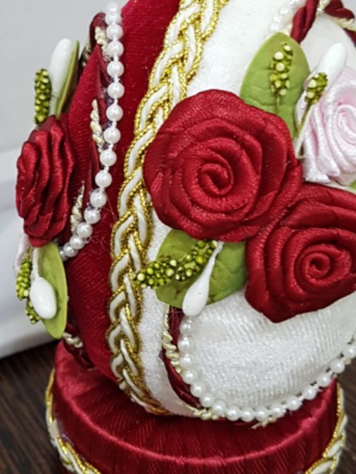 Ou de Paști (catifea roșie)