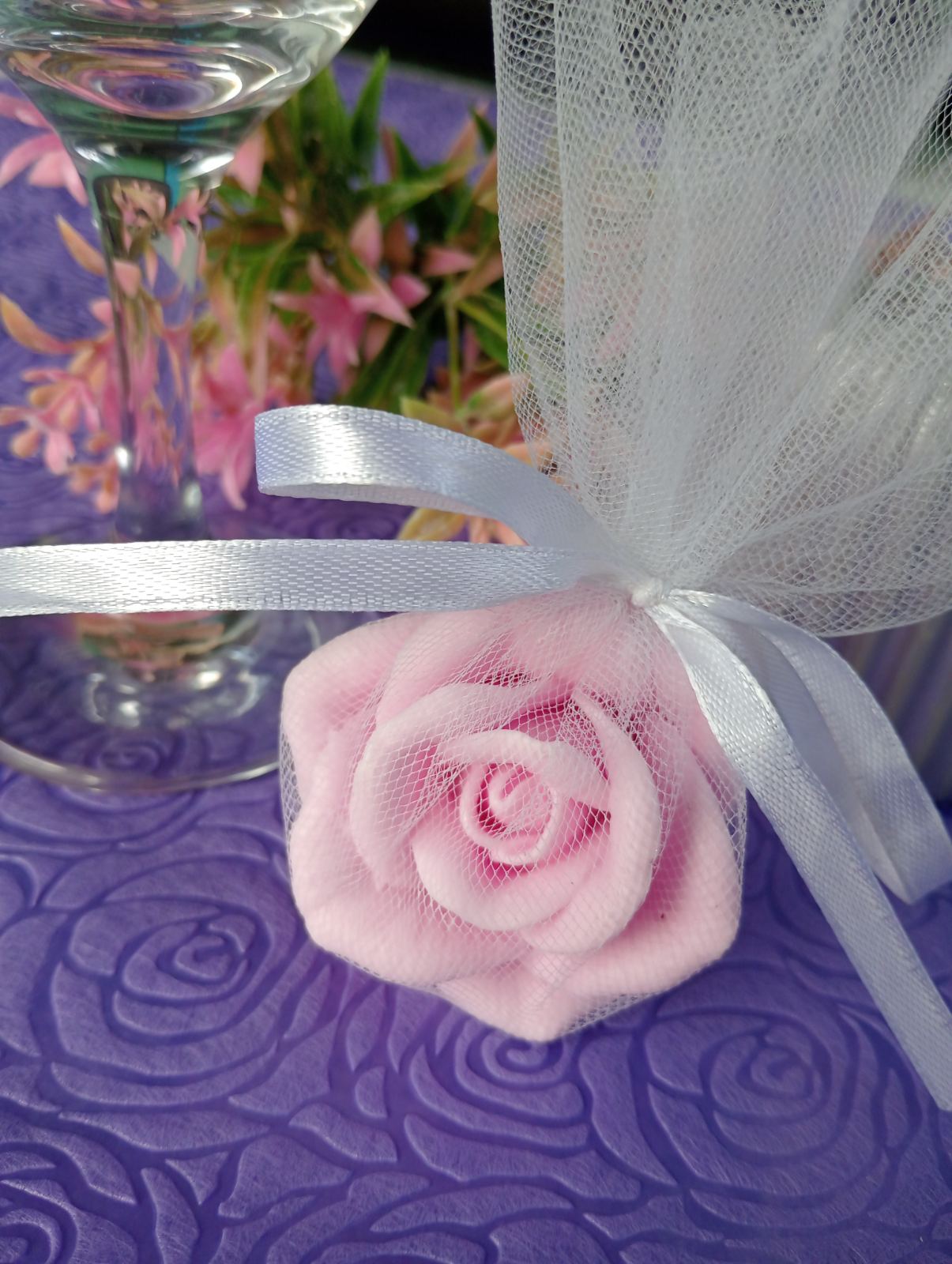 Mărturie. Trandafir în fatin.